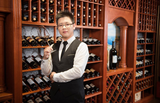 藍菲酒業首席品酒師、培訓師劉俊雄